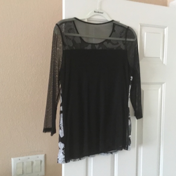 I.N.C women top size L ( runs small ) - Picture 4 of 6